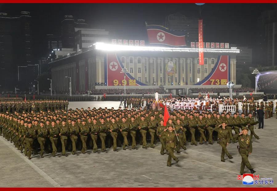 RPDC realiza desfile militar para comemorar 73o aniversário de sua funda??o