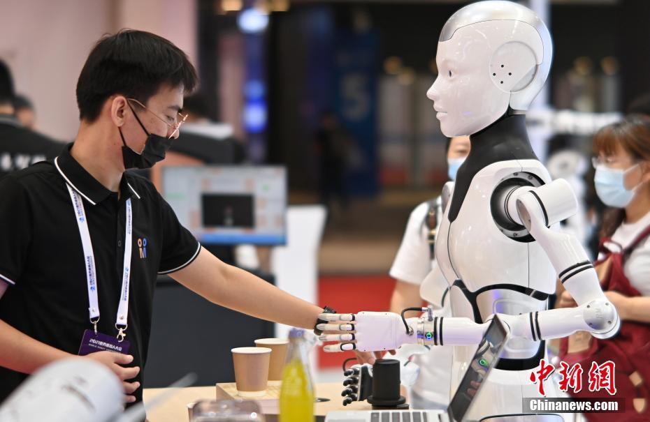 Beijing realiza Conferência Mundial de Rob?s 2021   