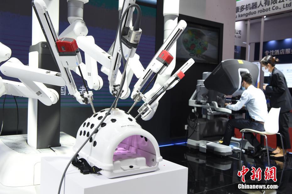 Beijing realiza Conferência Mundial de Rob?s 2021   