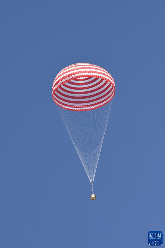 China anuncia sucesso da miss?o espacial tripulada de Shenzhou-12