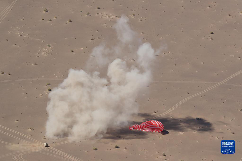 China anuncia sucesso da miss?o espacial tripulada de Shenzhou-12