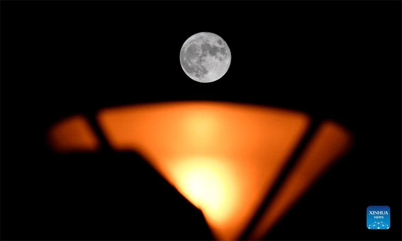 Galeria: Festival da Lua comemora a maior lua cheia do ano