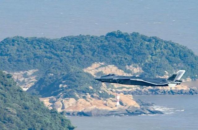 Aeronaves J-16D e WZ-7 ser?o apresentadas no Show Aéreo da China