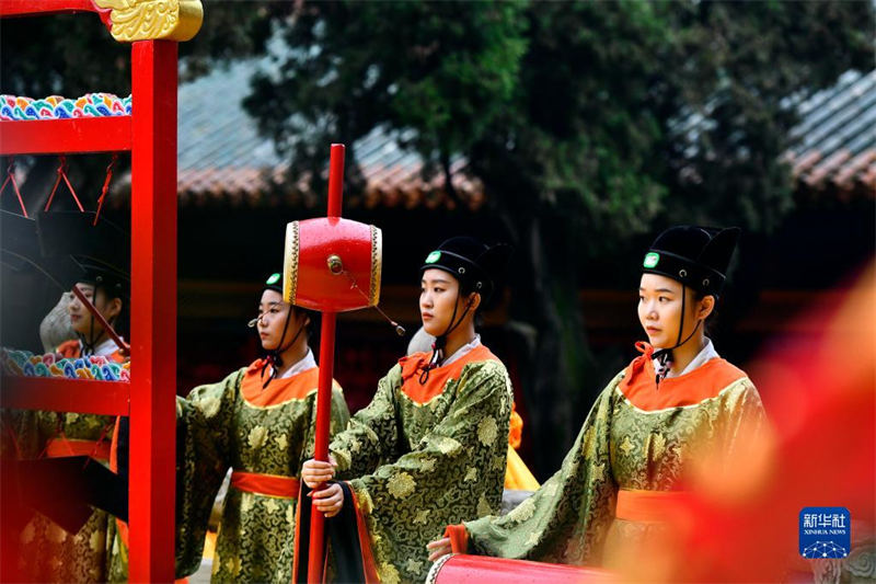 Qufu: cerim?nia realizada em homenagem a Confúcio 