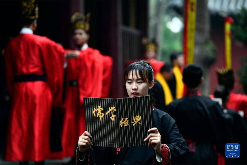 Qufu: cerim?nia realizada em homenagem a Confúcio 