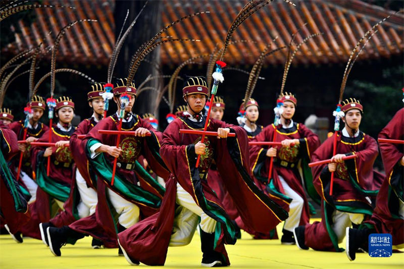 Qufu: cerim?nia realizada em homenagem a Confúcio 
