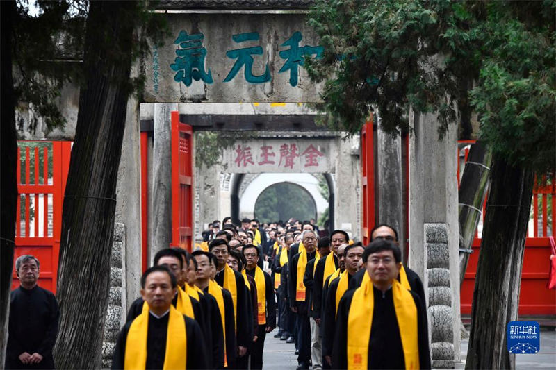 Qufu: cerim?nia realizada em homenagem a Confúcio 