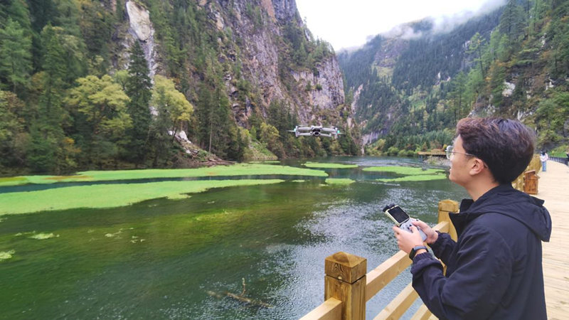 Jiuzhaigou reabre totalmente após terremoto de 2017
