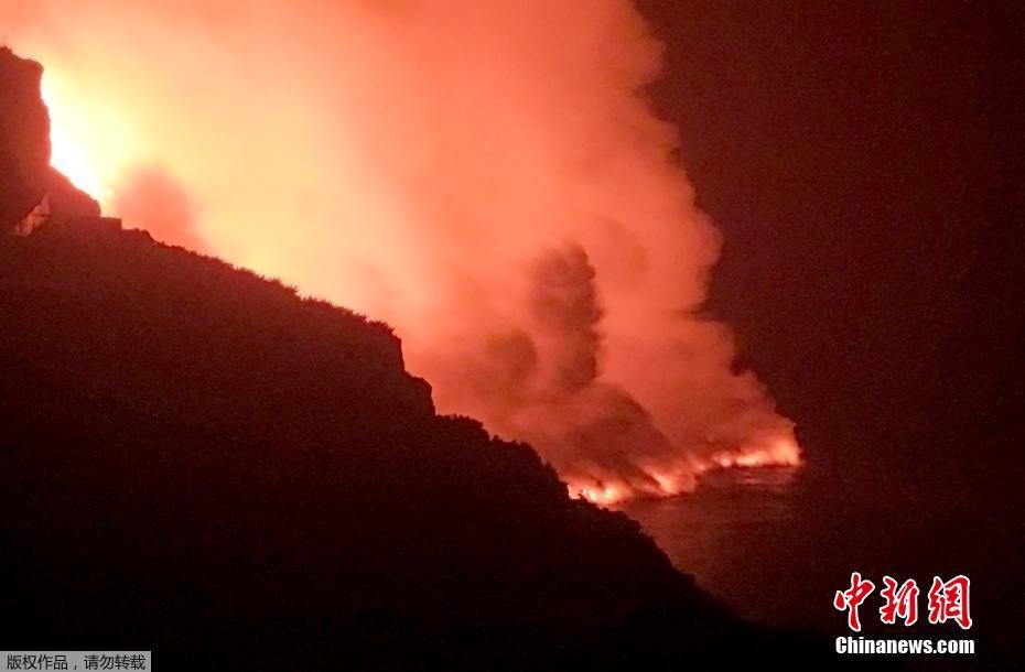 Espanha: lava do vulc?o toca Oceano Atlantico