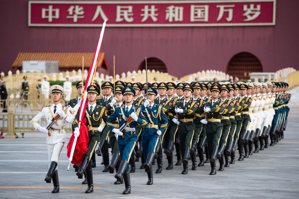 Cerim?nia de hasteamento da bandeira na Pra?a Tian'anmen no Dia Nacional