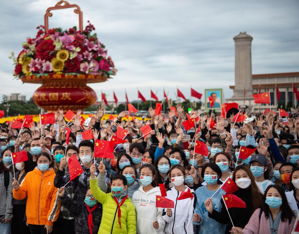 Cerim?nia de hasteamento da bandeira na Pra?a Tian'anmen no Dia Nacional