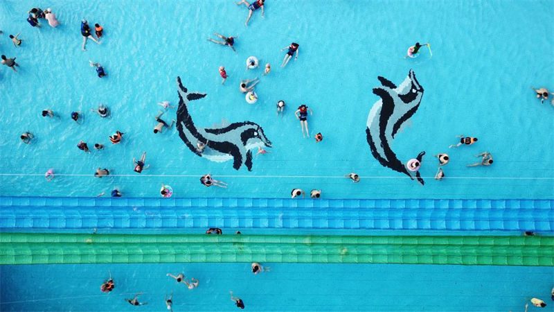 Chineses desfrutam do feriado do Dia Nacional ao redor do país