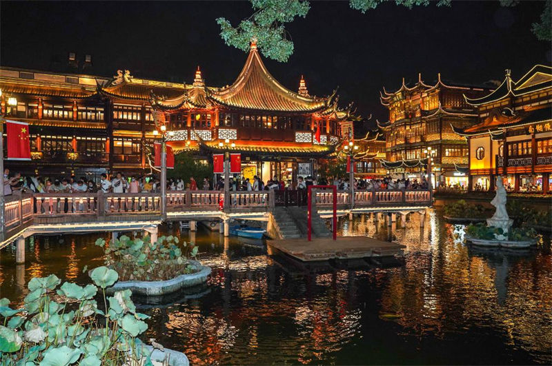 Chineses desfrutam do feriado do Dia Nacional ao redor do país