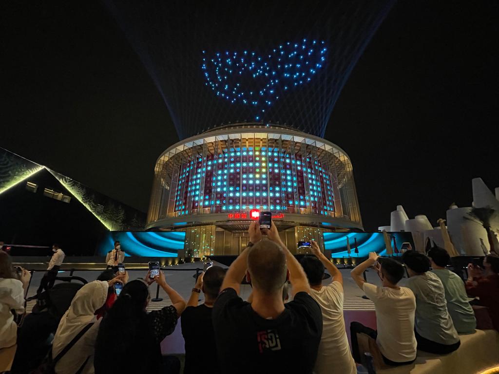 Show de luzes no Pavilh?o da China ilumina a Expo de Dubai