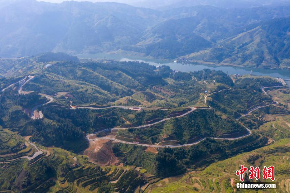 Guizhou: rodovia de turismo ajuda na revitaliza??o rural 