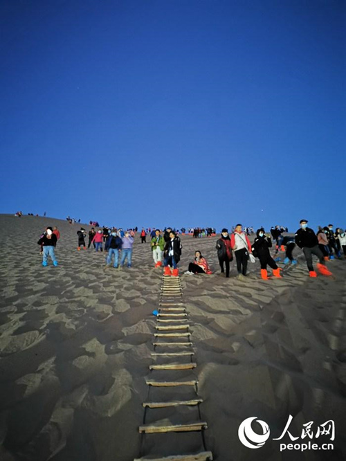 Dunhuang: cidade importante na antiga Rota da Seda com paisagem encantadora