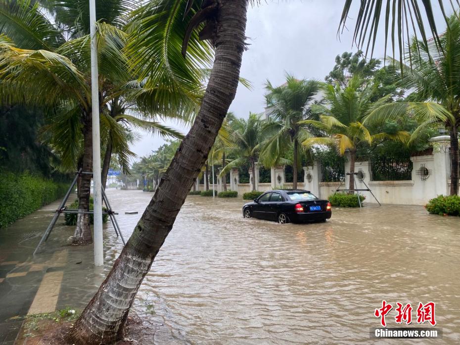 Cidades costeiras do sul da China s?o afetadas por tuf?o Kompasu