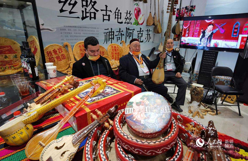 Exposi??o de patrim?nio cultural imaterial inaugurada em Xinjiang