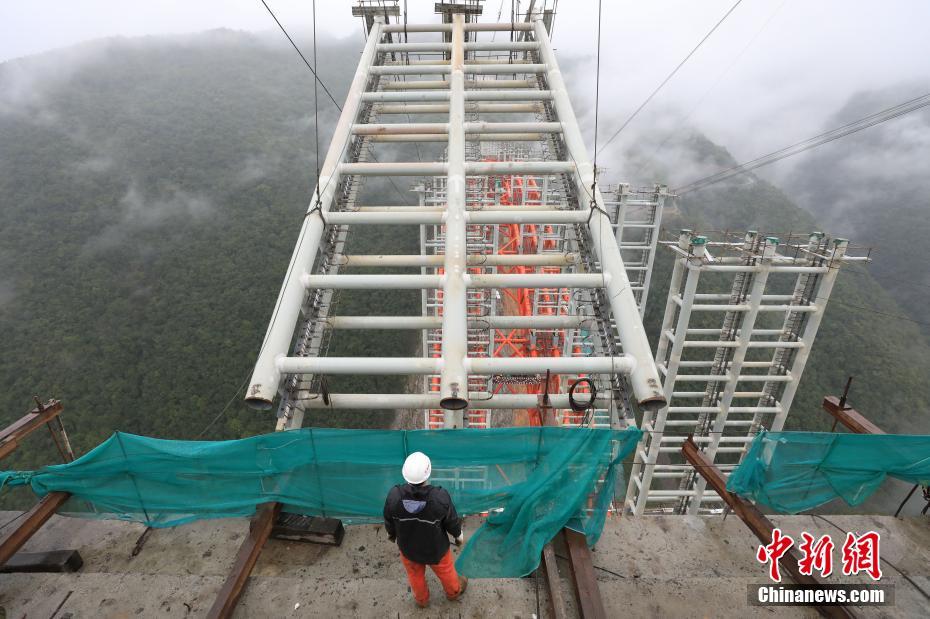Concluída instala??o de pilares da mega ponte Dafaqu na via expressa Renhuai-Zunyi