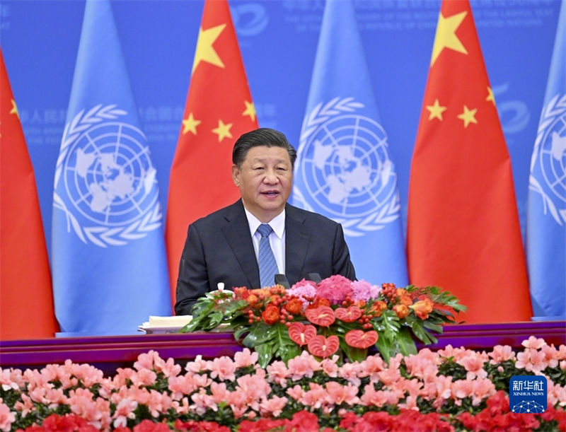 últimos 50 anos testemunham desenvolvimento pacífico da China e sua dedica??o ao bem-estar de toda humanidade, diz Xi
