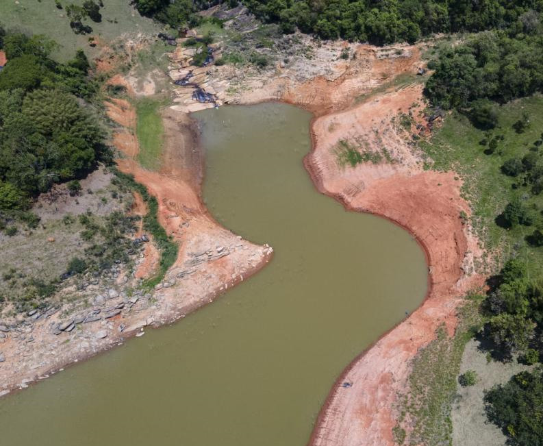 Brasil: água armazenada no maior reservatório em S?o Paulo n?o atinge 30% devido à seca