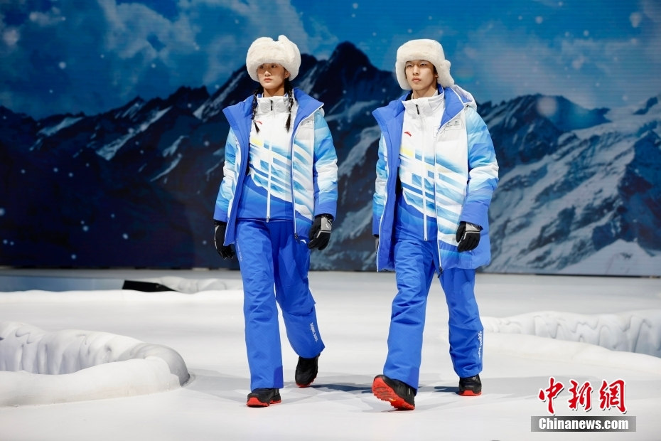 Beijing 2022 revela uniformes oficiais para funcionários, técnicos e voluntários