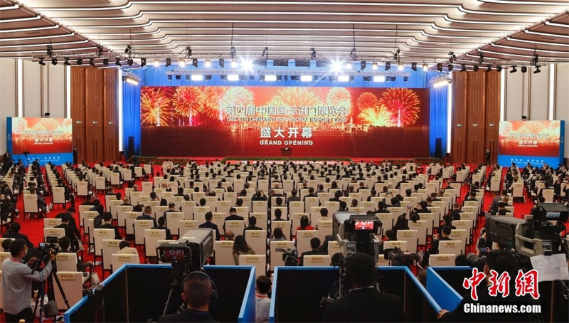  4a Exposi??o Internacional de Importa??o da China é inaugurada em Shanghai