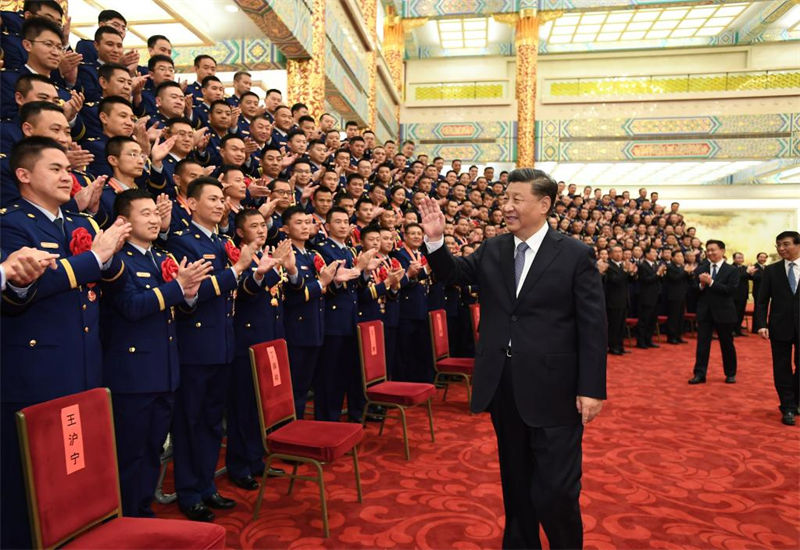 Xi Jinping reúne-se com modelos nacionais na gest?o de emergências e guardas leais no combate a incêndios