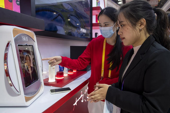 CIIE: zonas de exposi??o variadas atraem visitantes