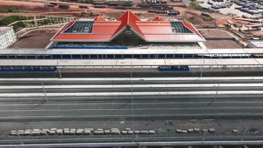 Terminada quinta esta??o na linha ferroviária China-Laos