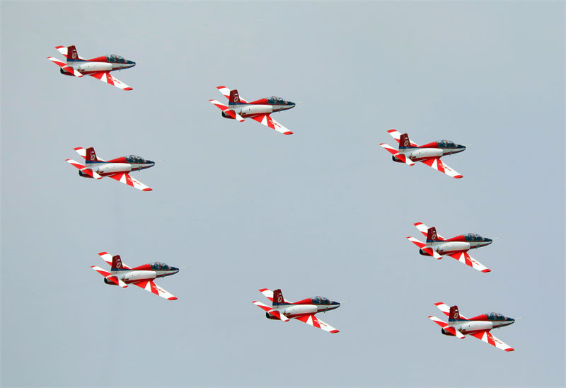 Feliz 72o aniversário para For?a Aérea do Exército de Liberta??o Popular da China