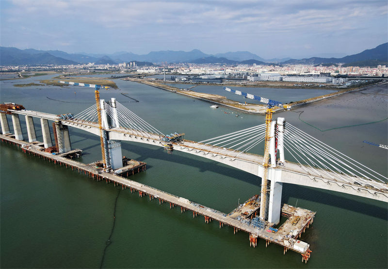 Ponte ferroviária de alta velocidade que atravessa o mar completa jun??o