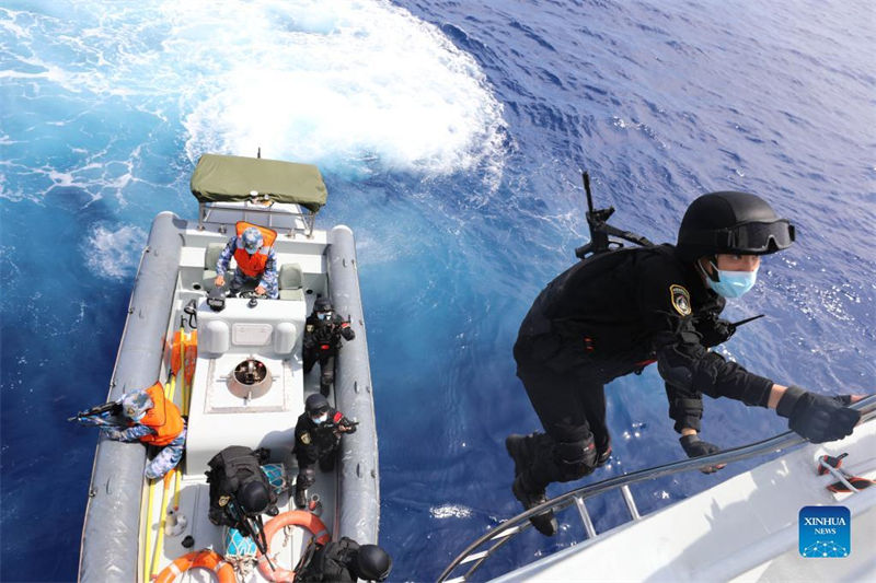 Frota da marinha chinesa retorna de miss?es de escolta no Golfo de Aden