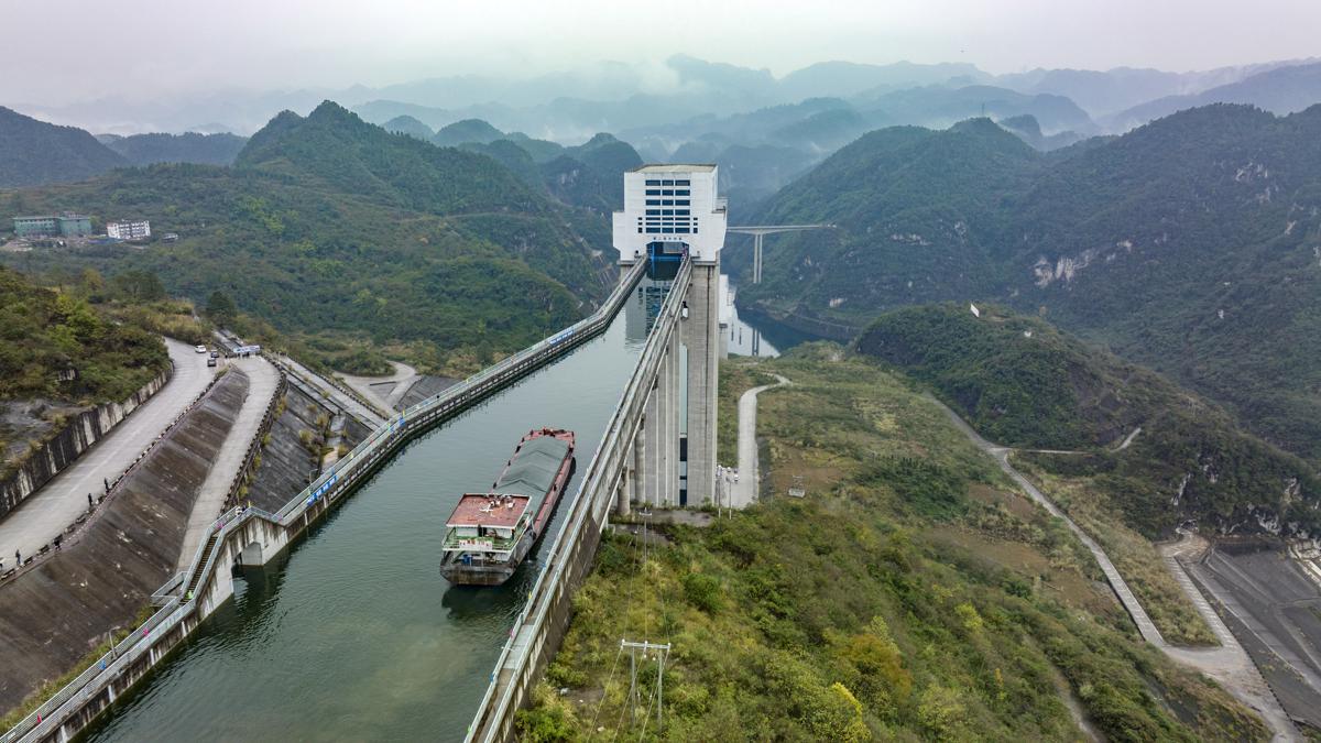 China: Guizhou realiza navega??es por meio de sistema de eleva??o