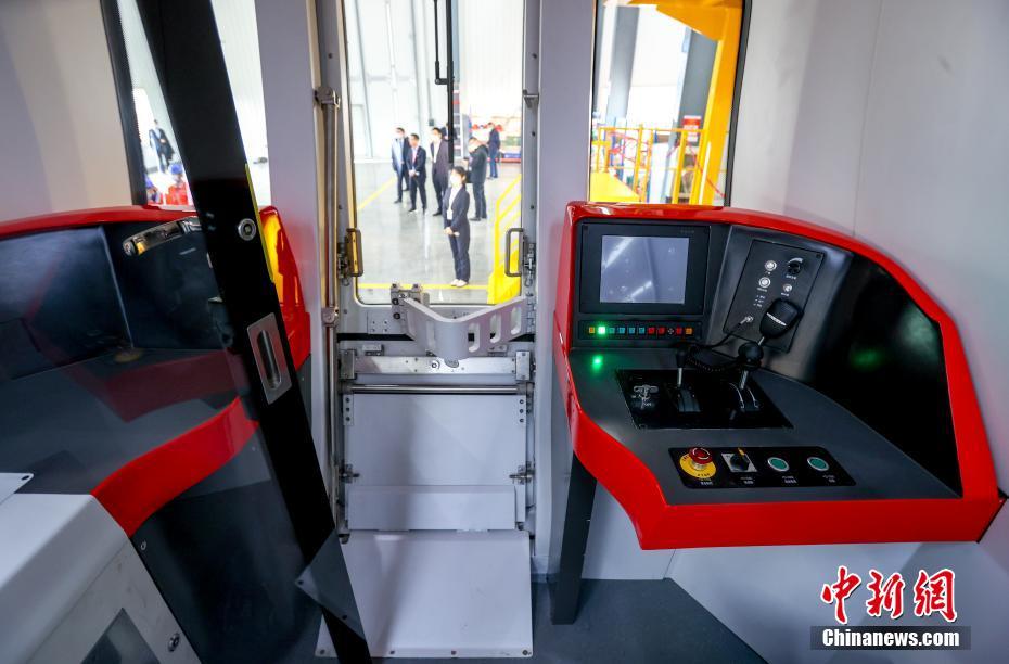 Primeiro trem maglev permanente da China entra em opera??o em Wuhan