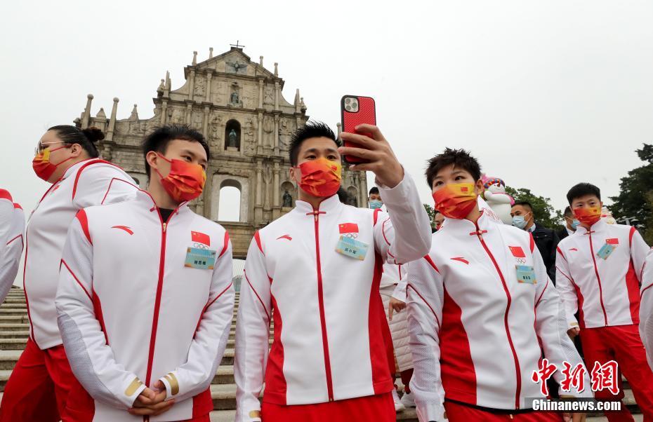 Delega??o de atletas olímpicos do continente chinês visita Ruínas de S?o Paulo em Macau