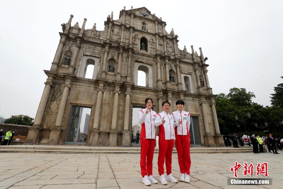 Delega??o de atletas olímpicos do continente chinês visita Ruínas de S?o Paulo em Macau