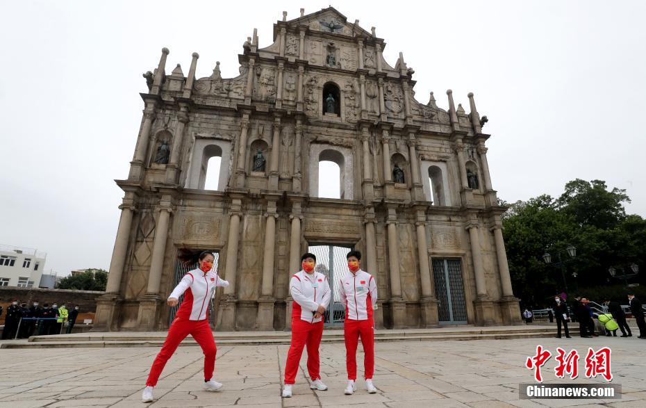 Delega??o de atletas olímpicos do continente chinês visita Ruínas de S?o Paulo em Macau