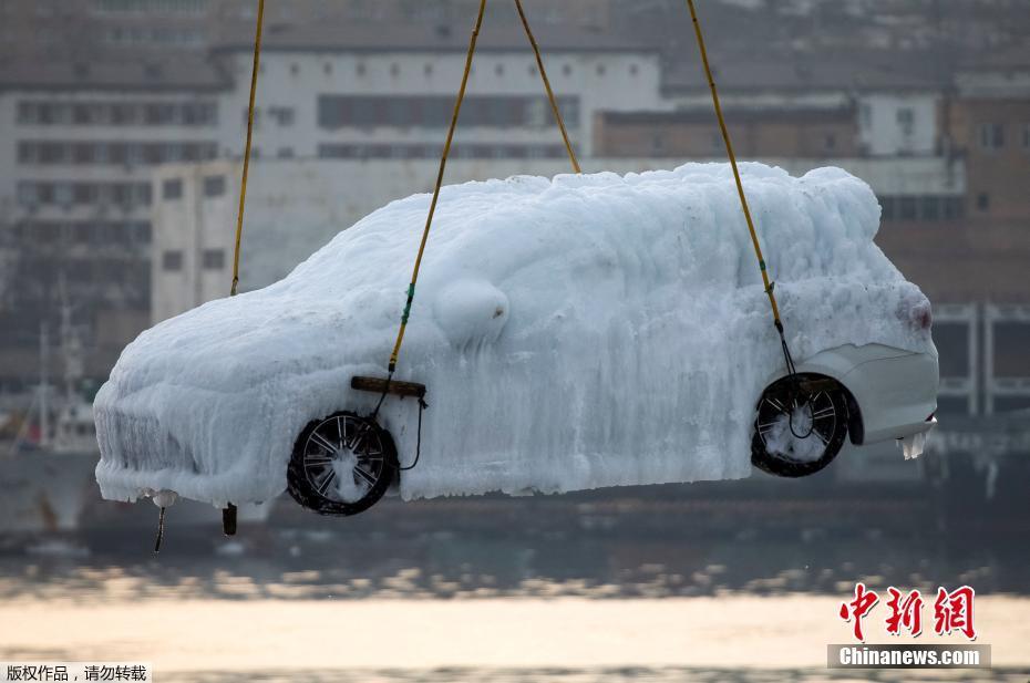 Navio cargueiro russo é afetado por condi??es climáticas extremas