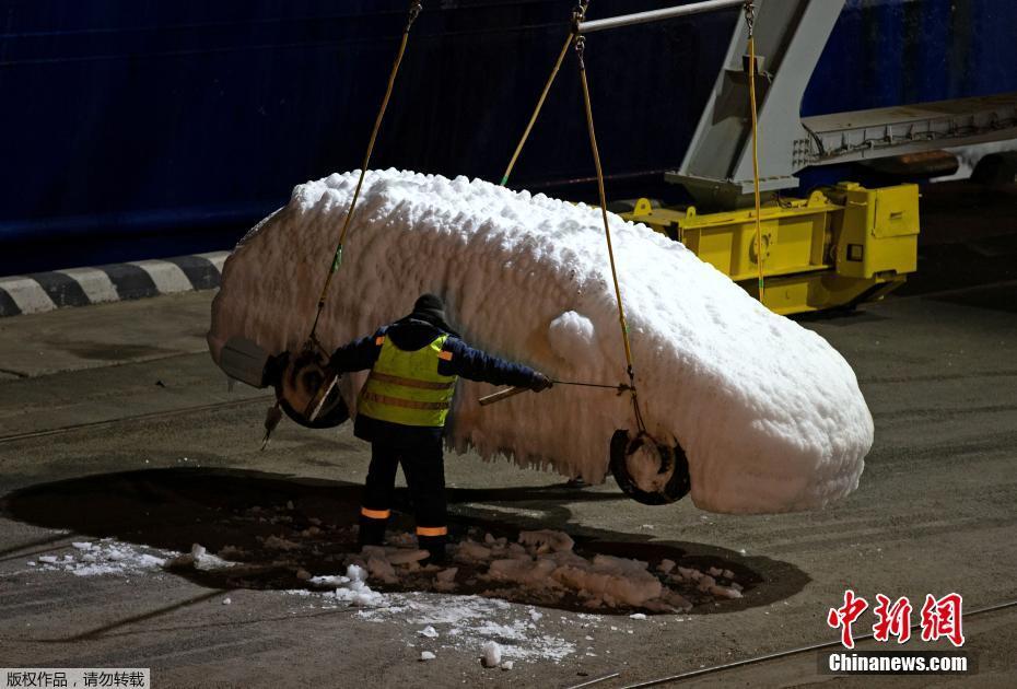 Navio cargueiro russo é afetado por condi??es climáticas extremas