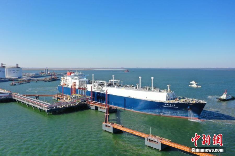 China: primeira esta??o de ancoradouro duplo no terminal de gás natural liquefeito inicia opera??es
