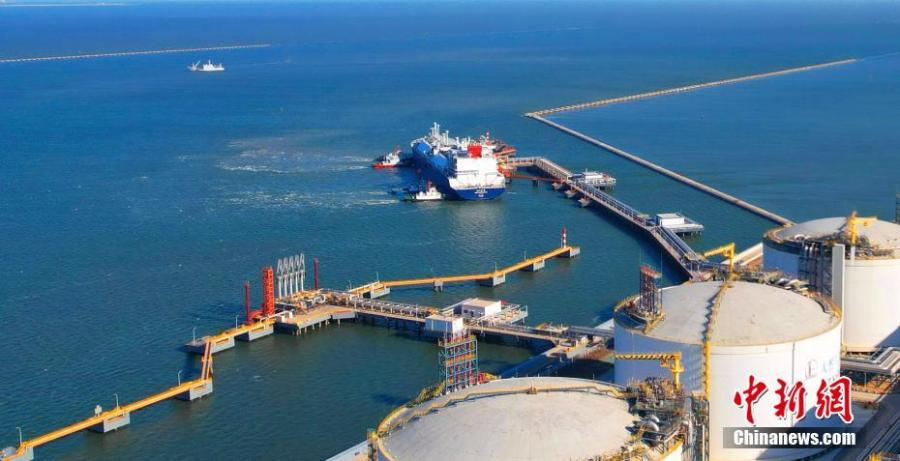 China: primeira esta??o de ancoradouro duplo no terminal de gás natural liquefeito inicia opera??es