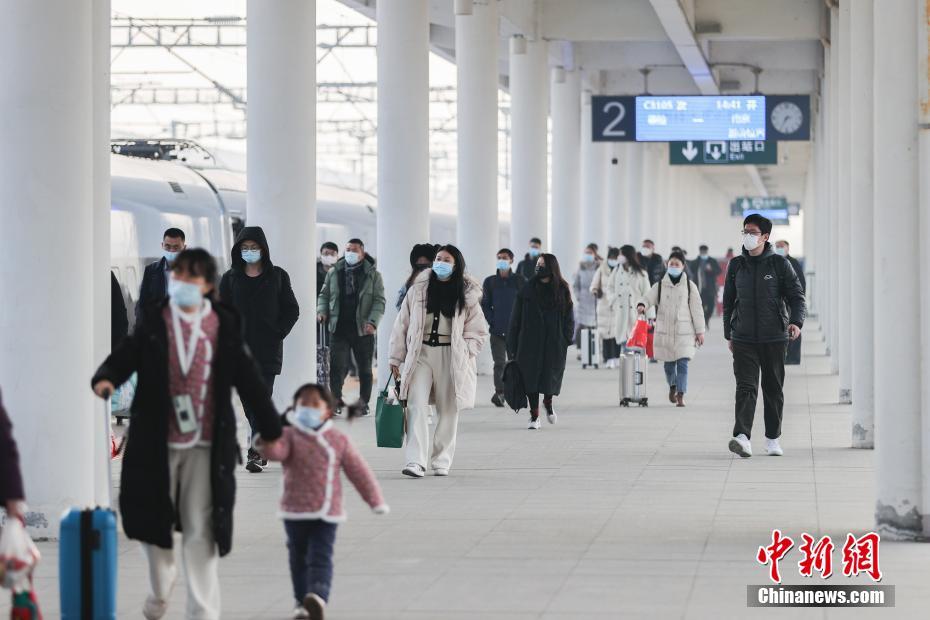 China: ferrovia atinge pico no retorno de passageiros no feriado de Ano Novo