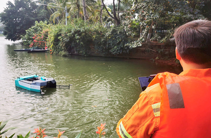 China: primeiro barco de limpeza n?o tripulado de Hainan inicia testes