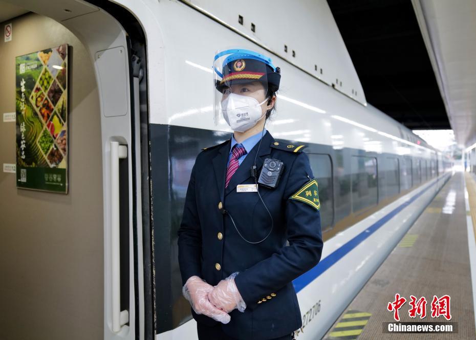 Histórica esta??o de Shenzhen inaugura trem de alta velocidade