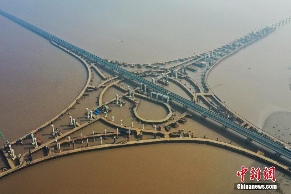 Maior viaduto marítimo da ásia inicia coloca??o de viga de caixa