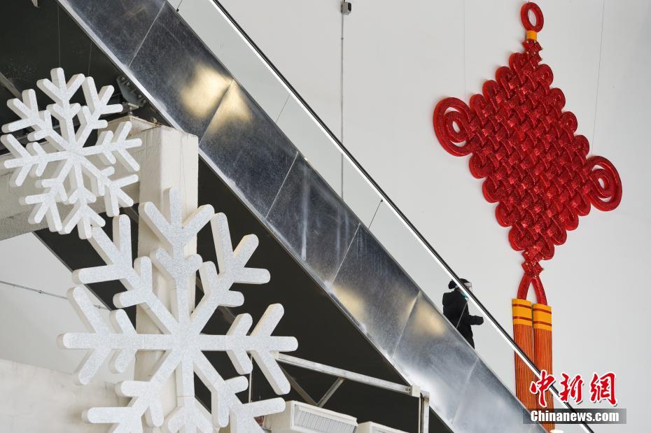 Instala??es das Olimpíadas de Inverno decoradas para receber o Ano do Tigre