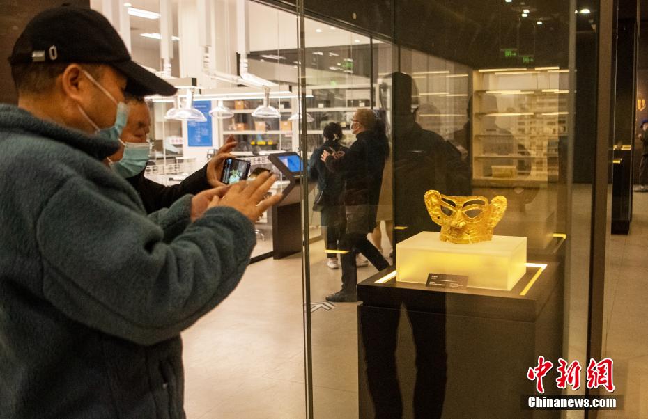 Sichuan:“máscara de bronze” de Sanxingdui está oficialmente à disposi??o do público