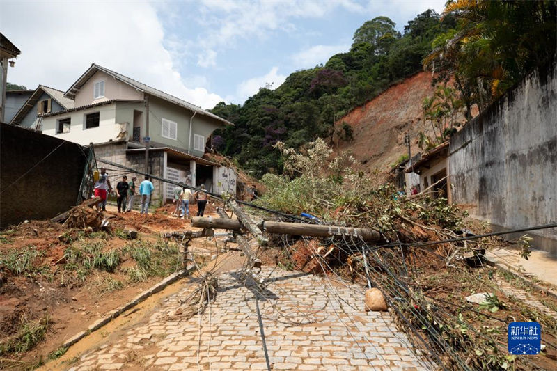 Brasil: sobe para 176 o número de vítimas de deslizamentos e inunda??es no Rio de Janeiro