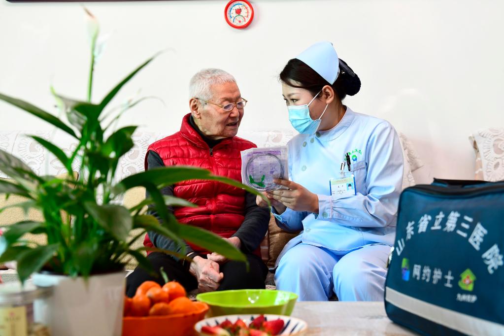 Shandong estabelece plataforma on-line que presta servi?os de enfermagem domiciliar